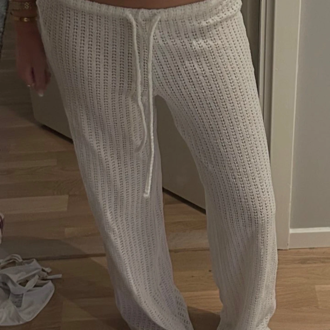 Vita virkade byxor från Gina Tricot XS - 1