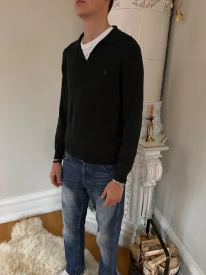 Ralph Lauren tröja storlek L - Säljer en Ralph lauren tröja i helt nytt skick! Den är i storlek L. 💸 Nypris: ca 2000 kr 🚚 Snabb frakt! Skickas inom 1–2 dagar ✅ Inga fläckar, hål eller synliga tecken på slitage.   💬 Skriv gärna vid frågor – jag svarar snabbt!