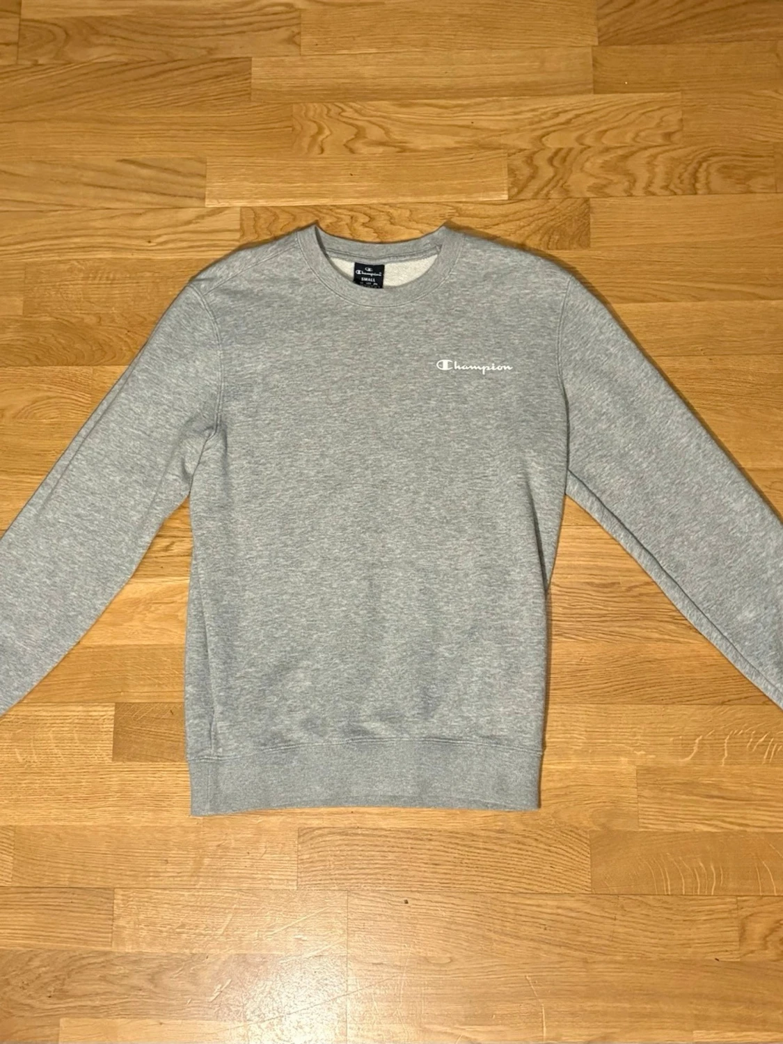 Grå Champion-tröja – storlek S