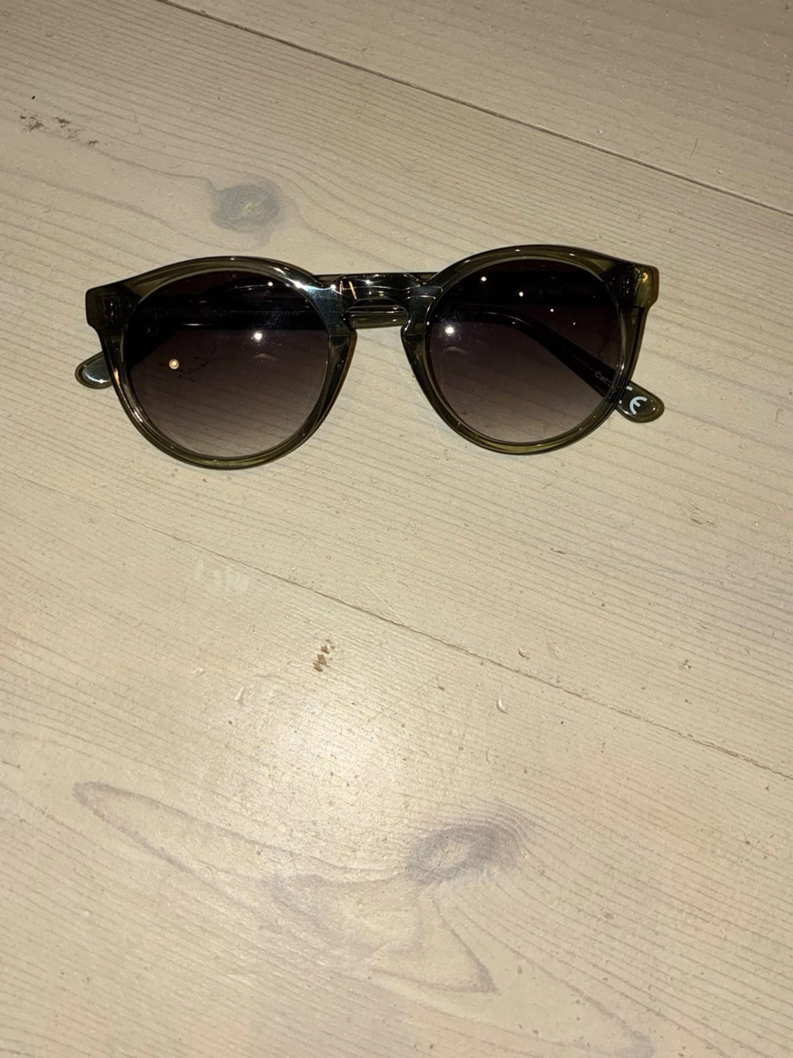 Svarta runda solglasögon från Black - 1