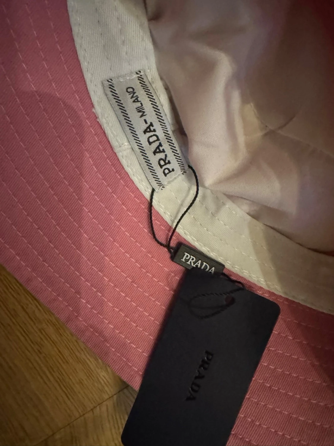 Rosa bucket hat från Prada - 1