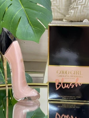 Good Girl Blush parfym från Carolina Herrera - Good Girl Blush från Carolina Herrera i en unik klackformad flaska. 80ml helt ny oanvänd