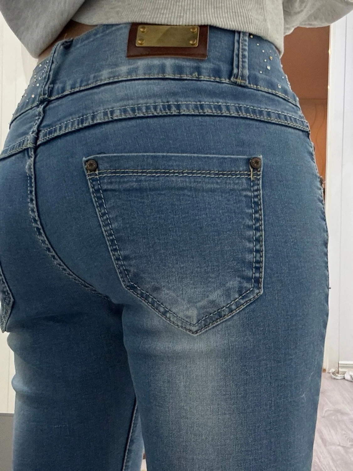 Blå bootcut jeans med nitar - 1