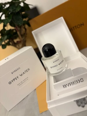 Byredo gypsy water  - Hej säljer en 100 ml byredo Stockholm gypsy water 