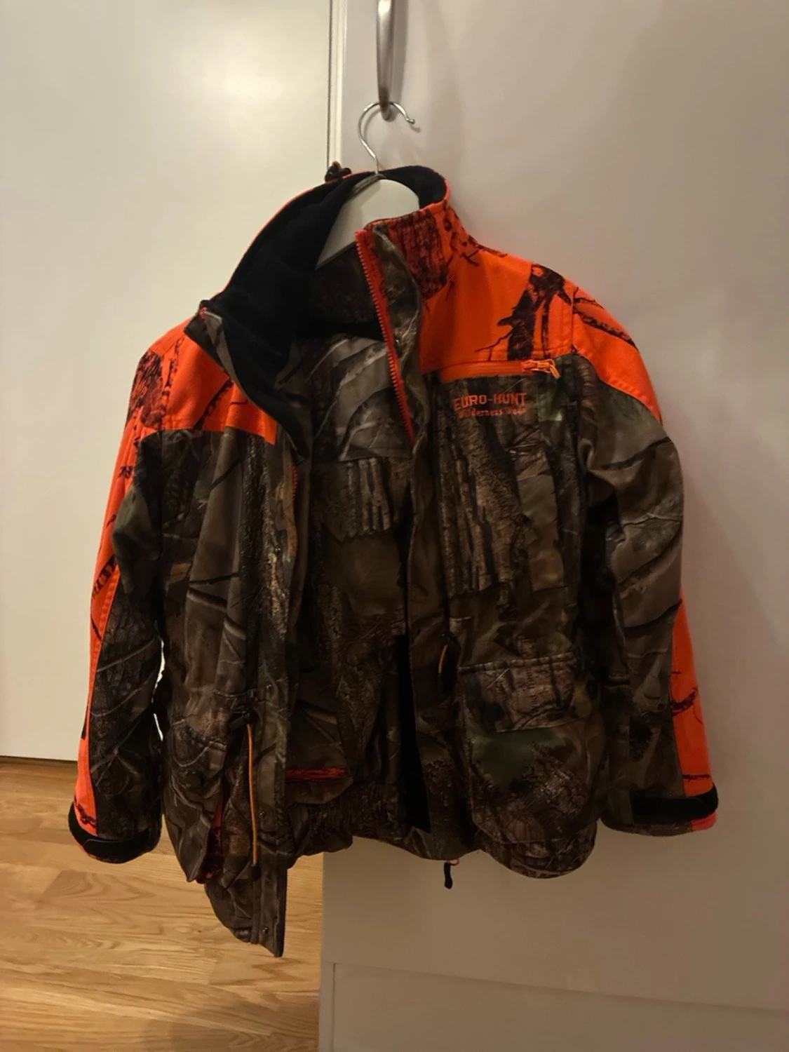 Euro-Hunt camo vindjacka med orange detaljer - 1