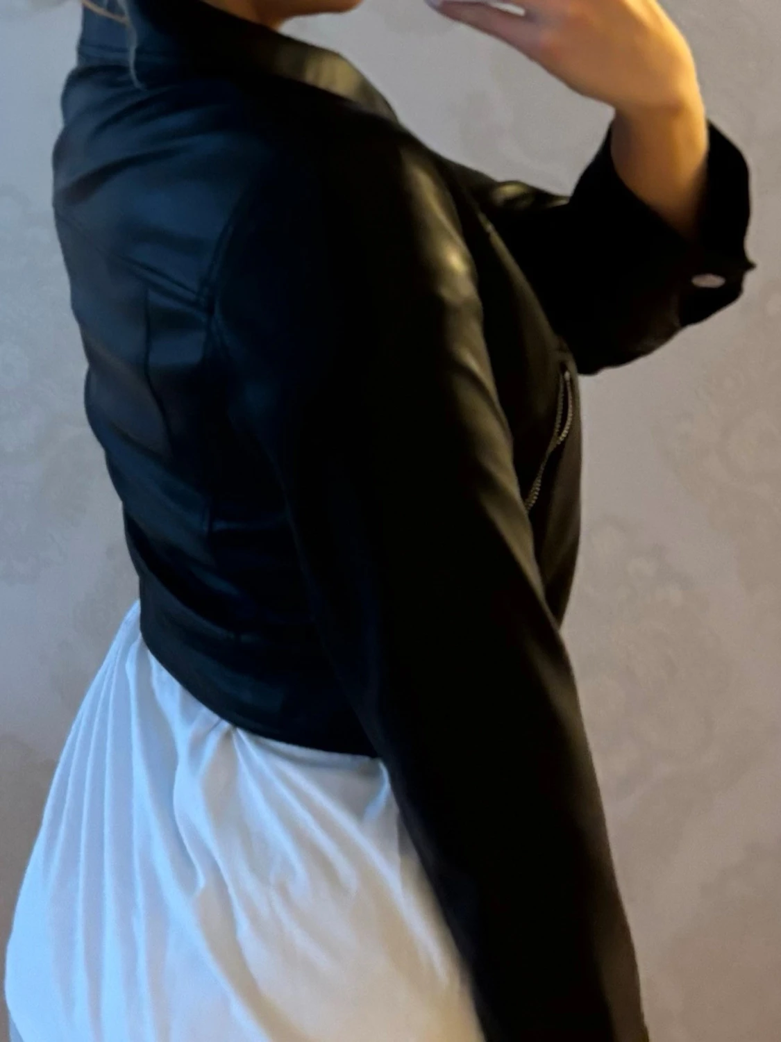 Svart croppad skinnjacka - 1