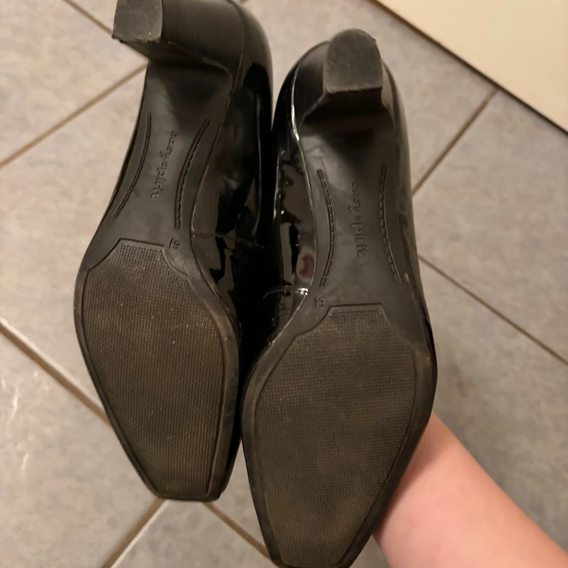 Svarta pumps med tofsar från Vagabond - 2