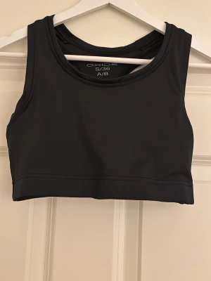 Tränings topp - Säljer en svart tränings topp från stadium i storlek S och i mycket bra skick!!