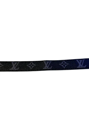 L✔️ armband svart - Ett riktigt snyggt L✔️ armband som passar för dagligt bruk eller för speciella tillfällen. Den har 3 olika hål så du kan välja storlek. Den är i svart och silver