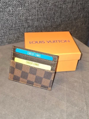 Plånbok  - Helt ny plånbok. Priset sänks inte. Hör av er vid frågor. 