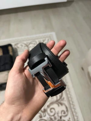 Hermess black belt 120cm - Size 120cm, true to size. Brand new and never worn, very comfortable and great quality.