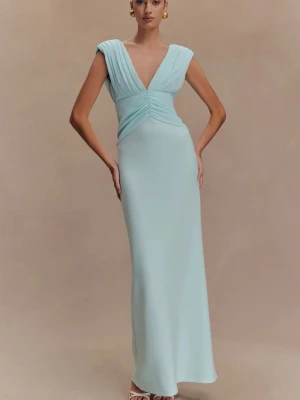 Ljusblå långklänning med v-ringning - INTRESSEKOLL!!! Superfin klänning från meshki, aldrig använd och med prislappen kvar💕