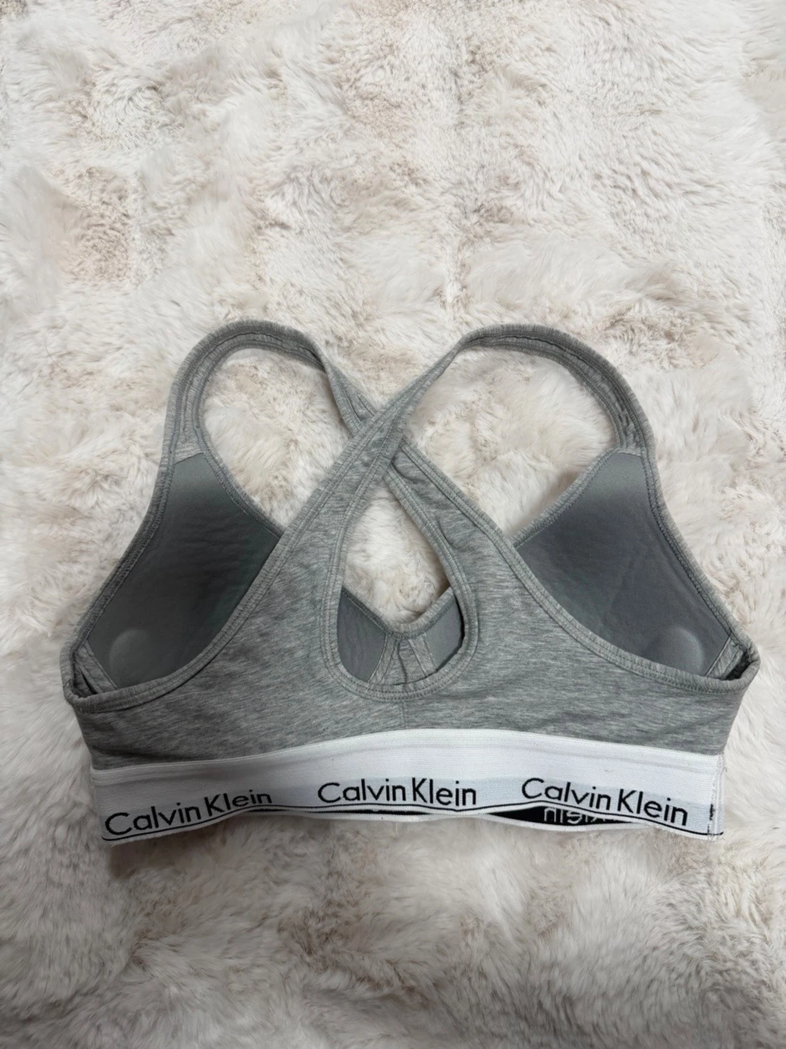 Grå sport-bh från Calvin Klein - 1