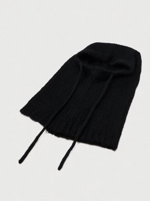 Svart stickad balaclava från Pieces  - Säljer en oanvänd svart stickad balaclava från Pieces! 