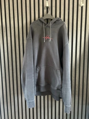 Svart hoodie Hollister - Säljer en svart hoodie från Hollister