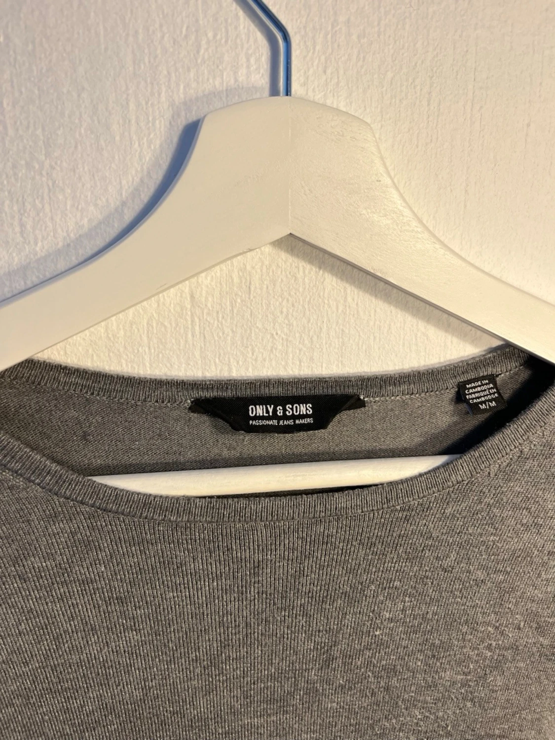 Grå stickad tröja från Only & Sons - 1