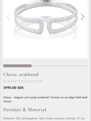 Silverarmband med cubic zirconia från Carolina Gynning - Snyggt armband i 925 sterlingsilver från Carolina Gynning. Armbandet har en öppen, bågformad design och är täckt med gnistrande cubic zirconia-stenar som ger en lyxig känsla. Perfekt för dig som gillar eleganta och moderna accessoarer.