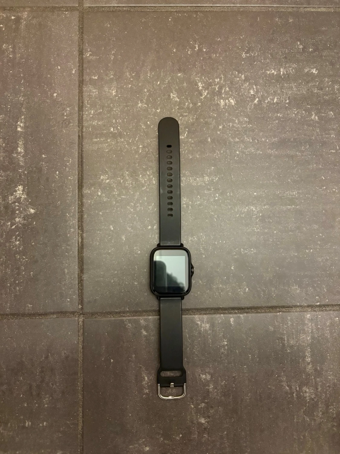 Svart smartklocka med silikonarmband - 2