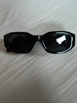 Svarta solglasögon från Versace  - Svarta glasögonn ifrån Versace 