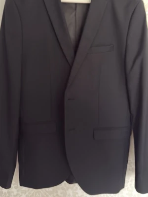Kostym Jack&Jones - Fullständig kostym från Jack and Jones. Använd 3 gånger inga tecken på användning  