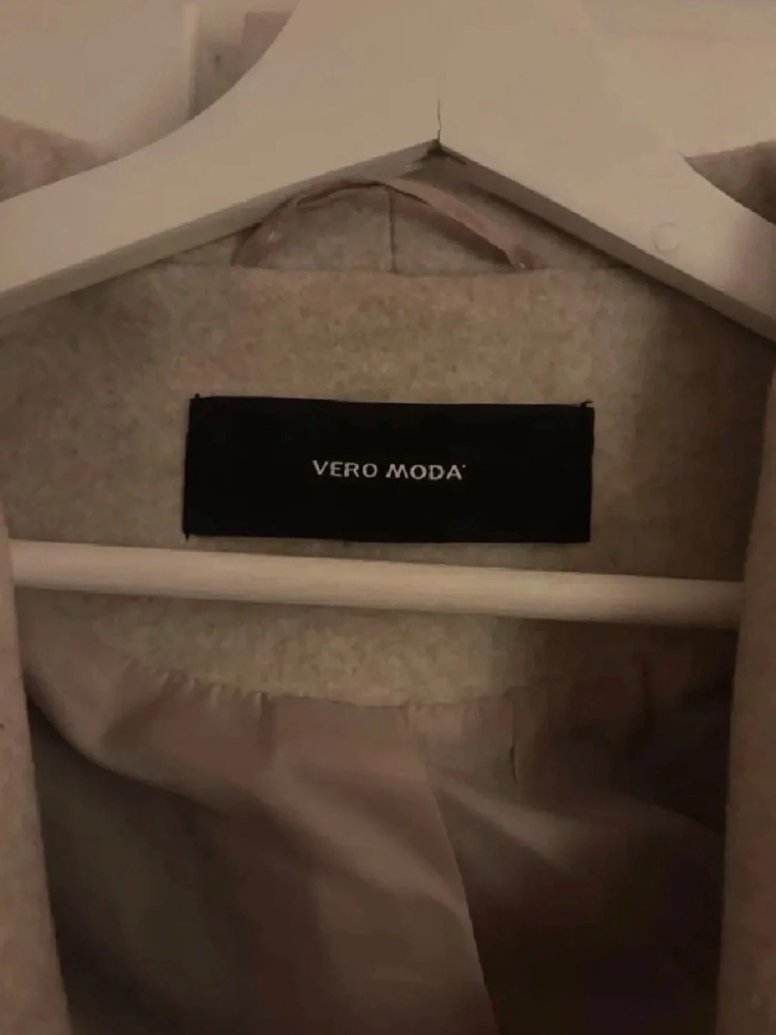 Beige kappa från Vero Moda med skärp - 1