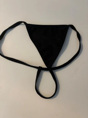 Svart stringtrosa  - Stringtrosa Pris: 50kr  Storlek: S Nya 
