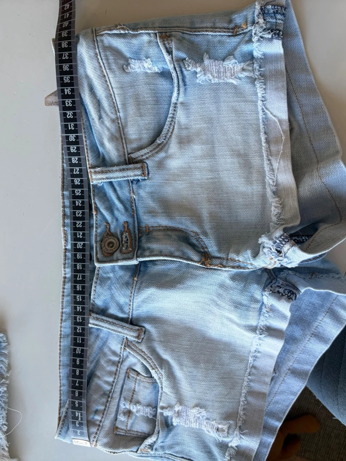 Ljusblå lågmidjade jeansshorts från Tally weijl - 3