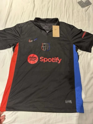 Barcelona T-shirt - 10/10 Helt ny