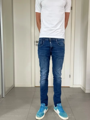 Replay Anbass Jeans - Säljer nu dessa Replay Anbass Jeans, skriv för fler bilder/frågor🙌🏼