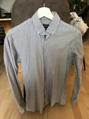 Skjorta från Shelton & Green - Skjorta i Slim Fit modell 