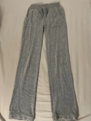 Juicy Couture byxor - Ljus gråa juicy couture byxor i storlek XXS 