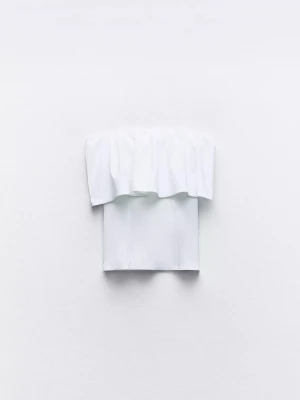 vit volang topp - Söt vit offshoulder topp med volang från Zara som inte säljs längre. Toppen är i storlek S. Skriv för egna bilder❣️❣️