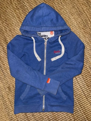 Superdry zip - Säljer denna feta zip up hoodien ifrån Superdry. Priset går att diskuteras!