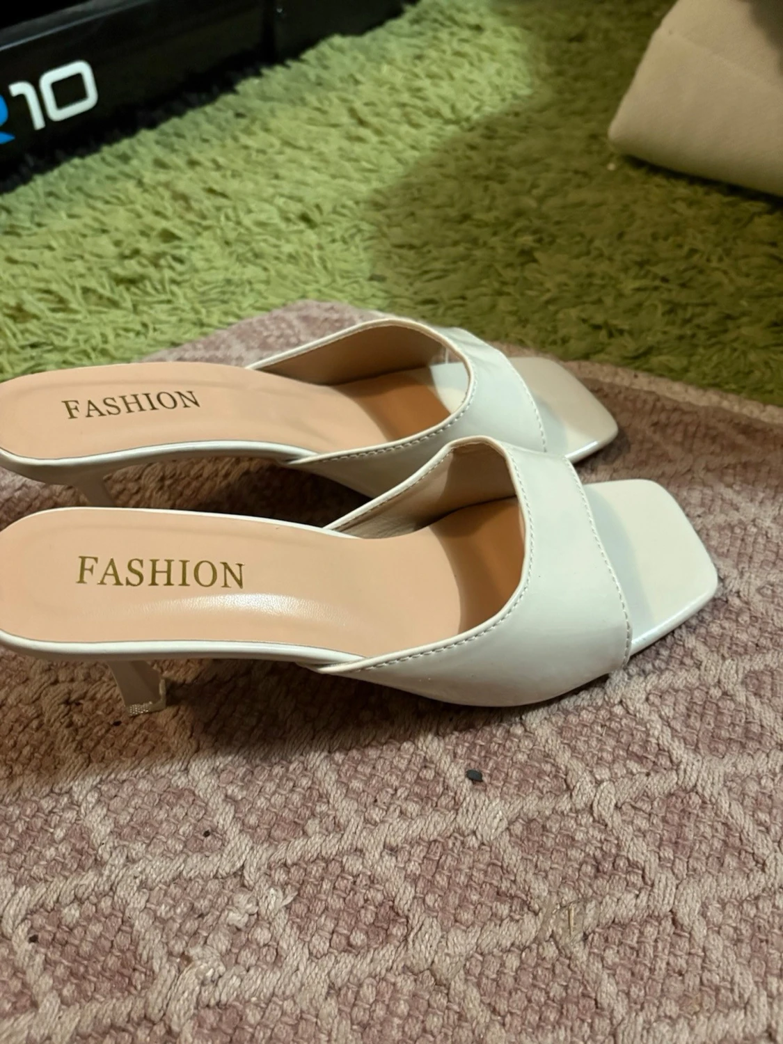 Vita slip-in pumps med låg klack