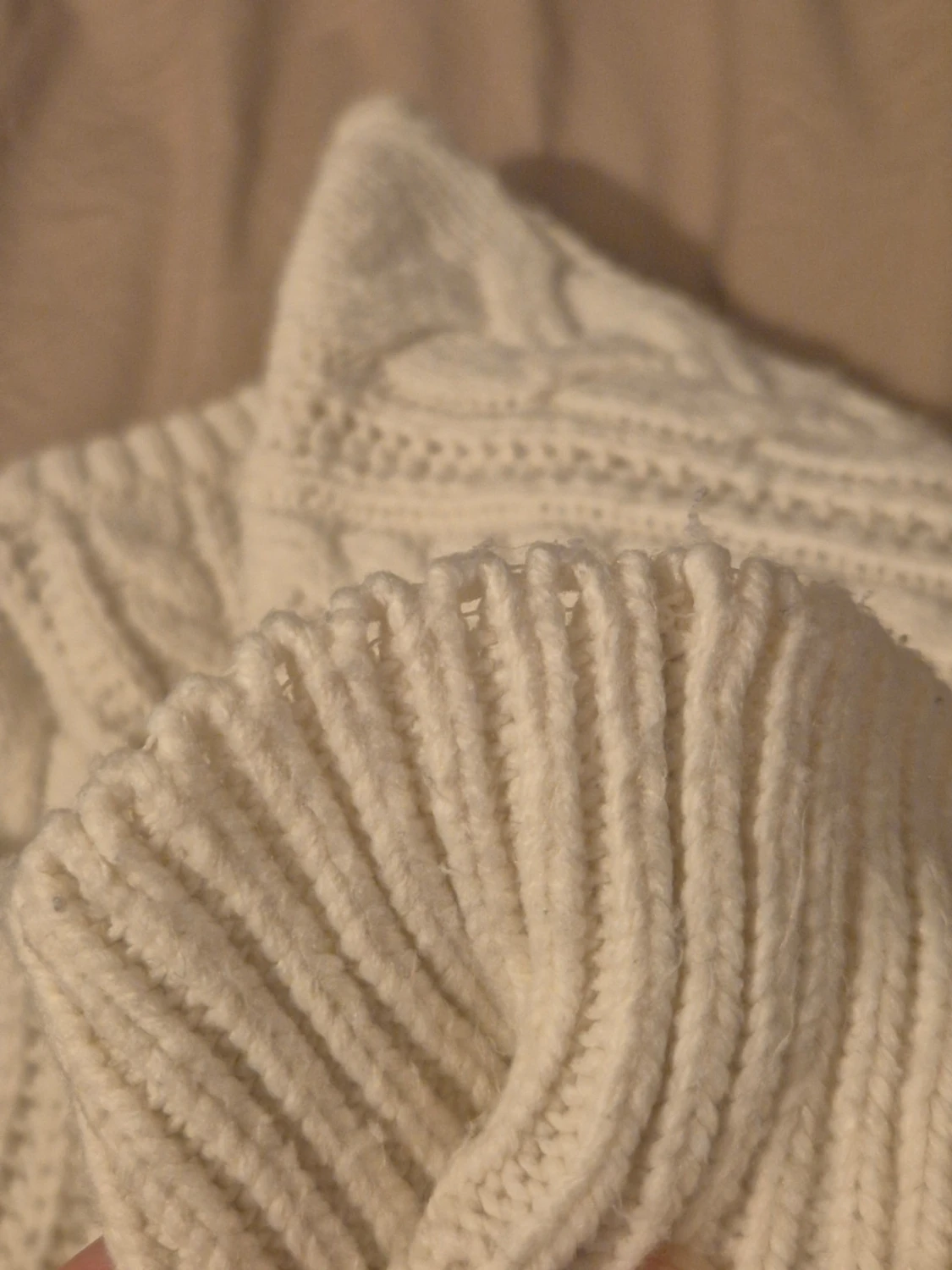 Krämvit kabelstickad kofta med fickor S - 4