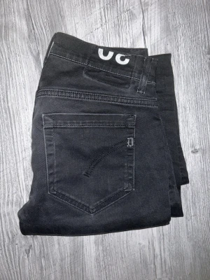 Dondup jeans  - Dondup George jeans i storleken W30, skriv vid intresse 