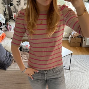 Randig t-shirt - Jättenice randig t-shirt med veckade ärmar, pris kan diskuteras!💕