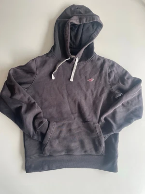 Hollister Hoodie - Tjenare! Säljer en riktigt schysst hollister hoodie i storlek XS.