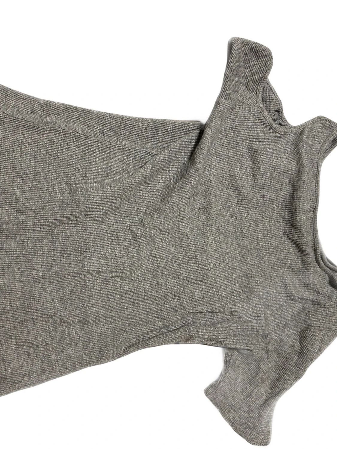 Grå ribbad topp med cut out
