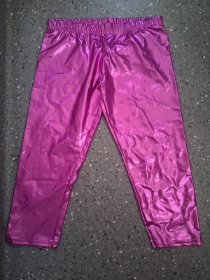 Leggings - 3kvarts leggings i rosa metallic storlek s aldrig använda