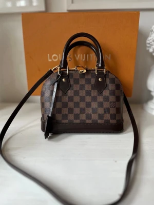 Alma Bag LVV - Super fin och helt oanvänd i modellen Alma. Box samt dustbag ingår. ☺️