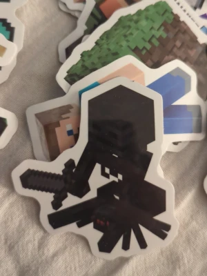Minecraft stickers  - 50 minecraft sticker för 40 kr man får alla klistermärken. Om du vill ha någon speciell skriv till mig då 