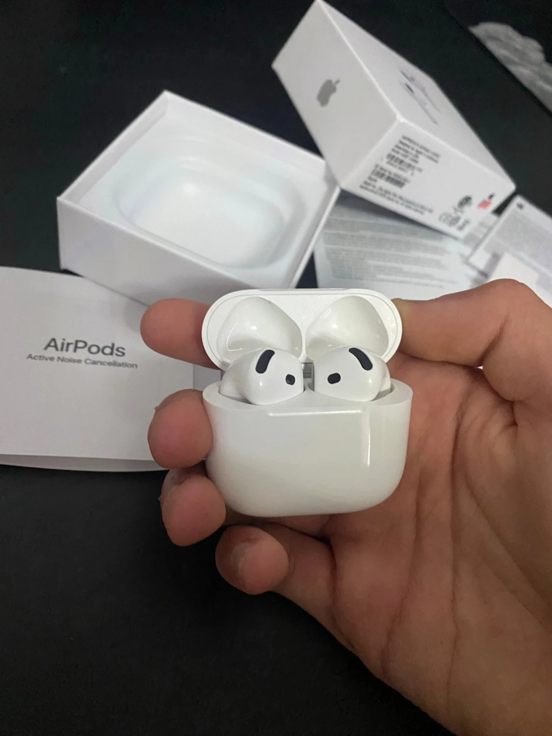 Apple AirPods Pro med laddningsetui - 2