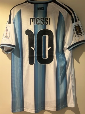 Argentina messi vm 2026 - En Argentina tröja med Messi VM 2026 Spelar version  i storlek L helt ny 🔥