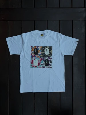 Bape T-shirt Multicolor - Storlek M                                                                           Mycket bra skick                                                             Inga tecken på användning                                          Pris ej hugget i sten :)
