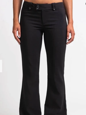 Svarta bootcut kostymbyxor - Bonnie 03Low Bootcut Kostymbyxor från madlady i storlek 34 regular. Passar strl S