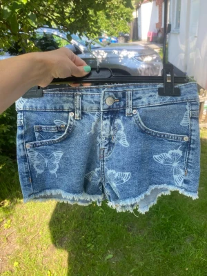 Jeansshorts Divided stl 34 oanvända  - Oanvända 
