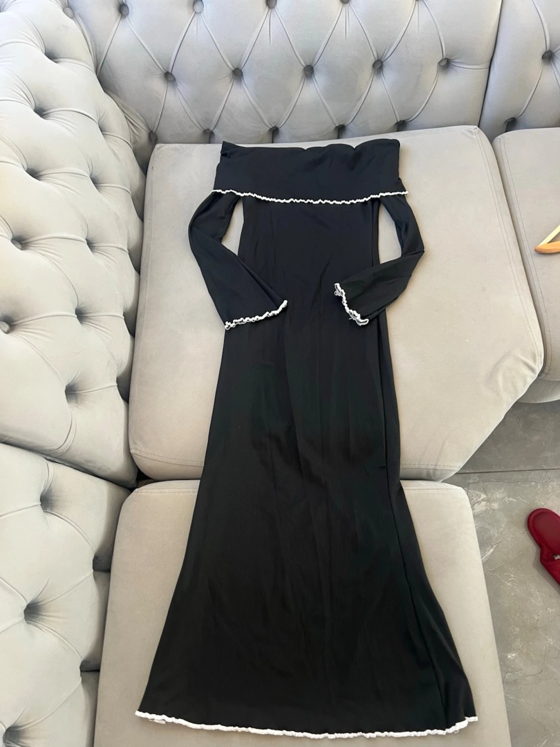 Svart offshoulder långklänning