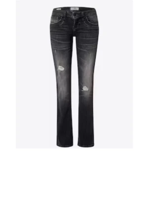 Ltb jeans valarie  - Snygga svarta bootcut jeans med slitningar och tvättade detaljer på låren och knäna. Jeansen är väldigt populära och snygga. Storlek 26/30. Endast testade.