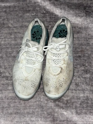 Nike Air Vapormax vita sneakers - Nike Air Vapormax sneakers i vit skön inför sommaren me vita kläder 